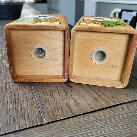 Wooden Salt and Pepper shaker, Little Sheep with Vegetables, Japan - Picture 5 of 8
